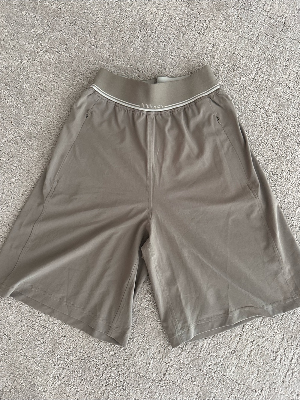 lululemon womens xxxs Athletic Shorts in Taupe